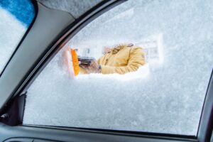 Odmagljivanje-auto-stakala-zimi